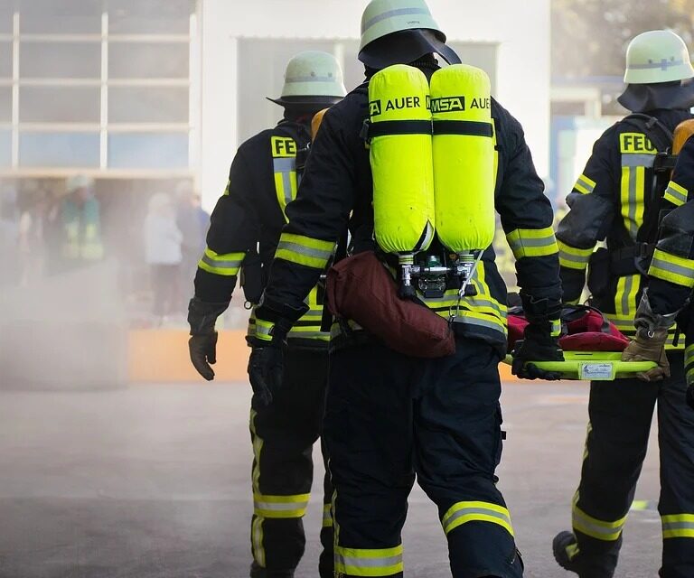 Un niño de ocho años se tira desde un tercer piso para salvarse de un incendio en Algemesí
