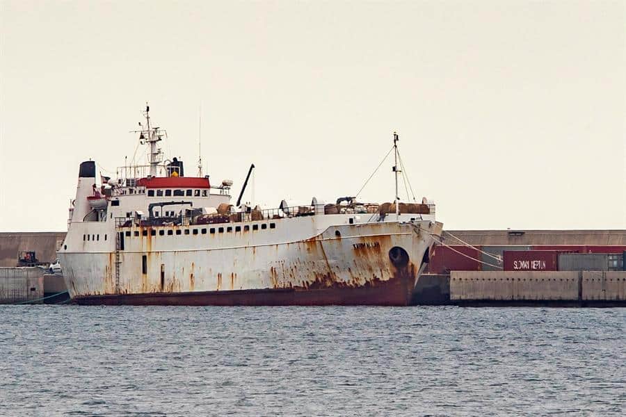 El barco Karim Allah, en el puerto de Escombreras en Cartagena.