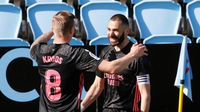 Toni Kroos y Karim Benzema, durante la victoria del Real Madrid ante el Celta de Vigo (1-3). Toni Kroos y Karim Benzema, durante la victoria del Real Madrid ante el Celta de Vigo (1-3).