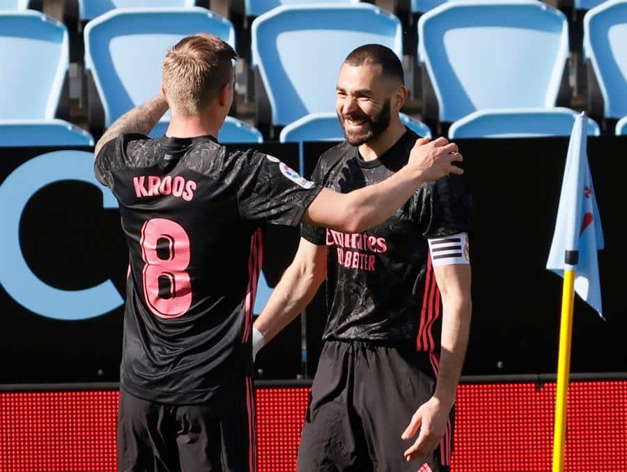 Toni Kroos y Karim Benzema, durante la victoria del Real Madrid ante el Celta de Vigo (1-3).