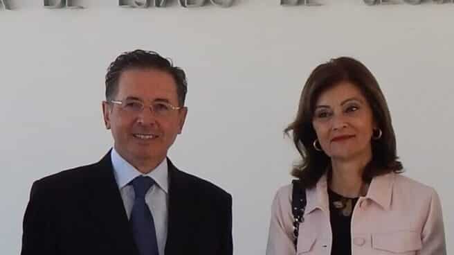 El comisario José Antonio Rodríguez, junto a la ex secretaria de Estado de Seguridad (Ana Botella).