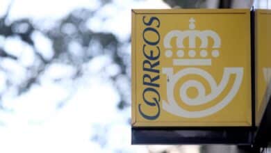 Correos valora crear una empresa conjunta con Renfe para transportar paquetes en tren