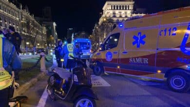 Muere un motorista al chocar contra otra moto en la plaza de Cibeles de Madrid