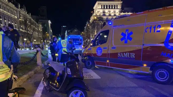 Muere un motorista al chocar contra otra moto en la plaza de Cibeles de Madrid