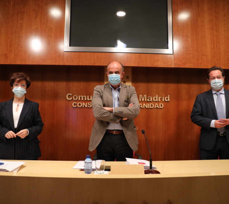 Madrid no contempla el cierre del interior de los bares como plantea Sanidad