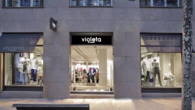 Mango cierra 12 tiendas 'Violeta' y completa la integración de la marca