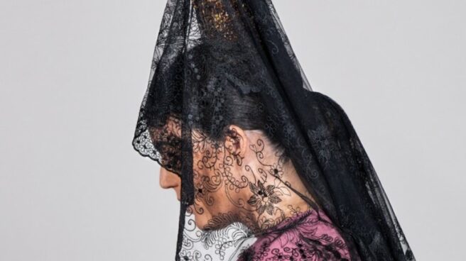 Una mujer con mantilla