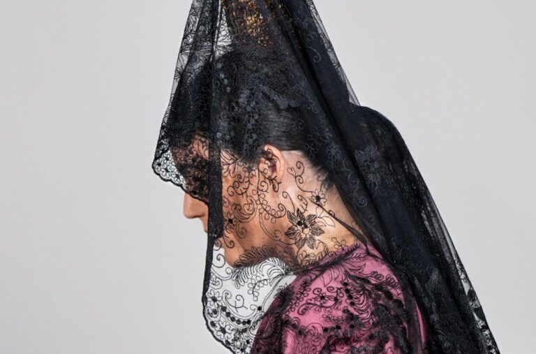 "Este Jueves Santo vístete de mantilla": la campaña viral sobre la Semana Santa