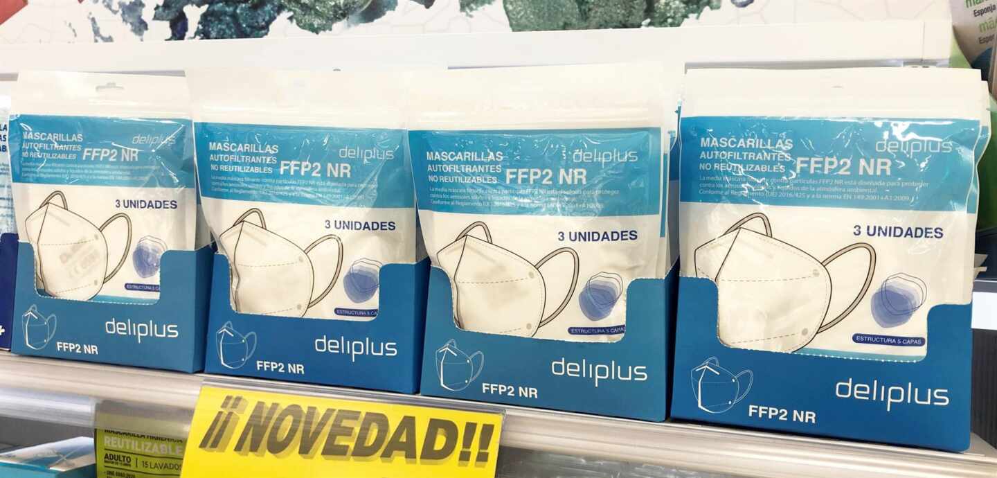 Mascarillas autofiltrantes y no reutilizables FFP2 en los estantes de Mercadona.