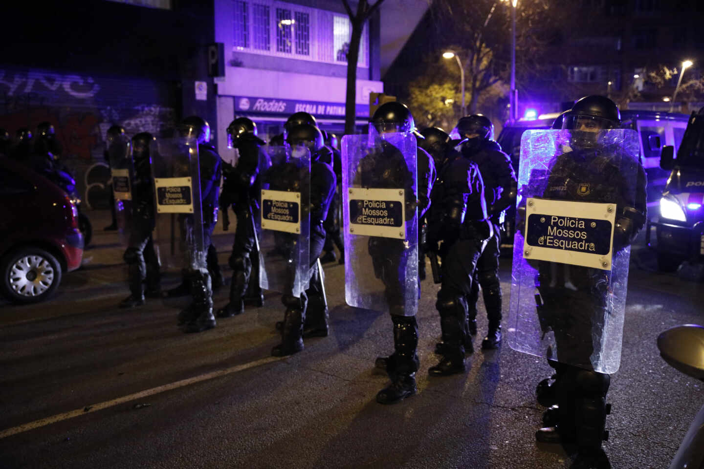 Agentes de la Brimo, en una concentración tras el encarcelamiento del rapero Pablo Hasél.