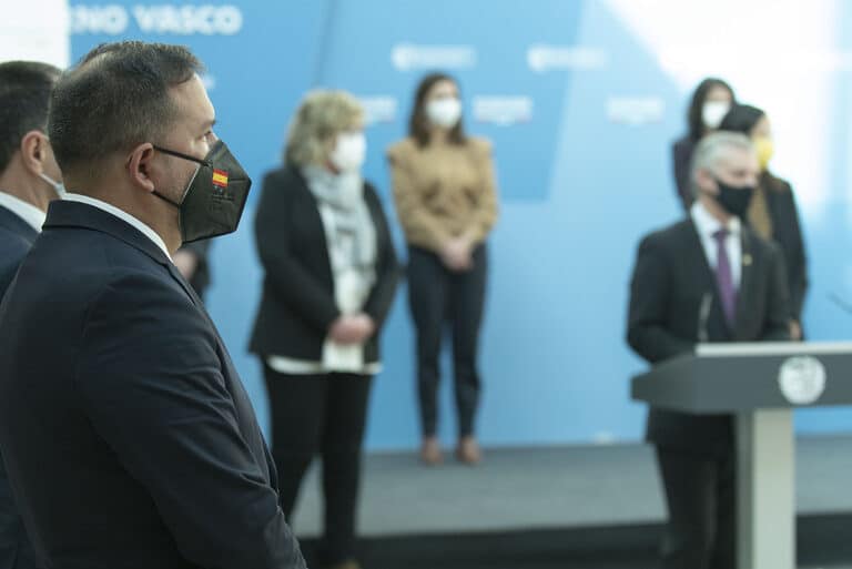Placas, acceso a información, final crítico de ETA... los 'déficits' de las víctimas a Urkullu