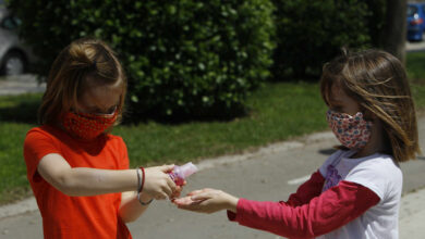 Las mascarillas dejarán de ser obligatorias en los patios de los colegios de Madrid