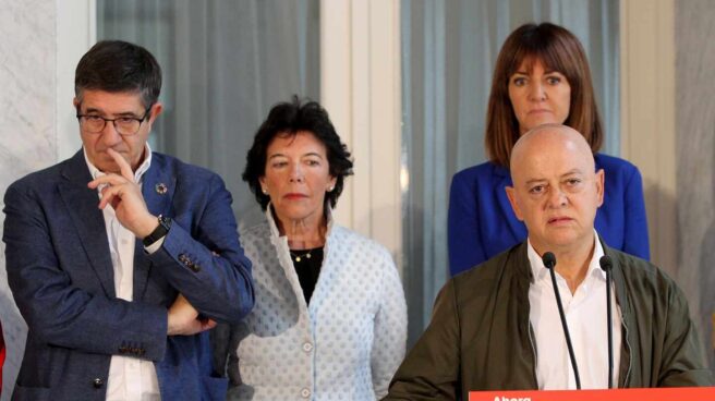 El diputado Odón Elorza, en un acto del PSE junto a Patxi López, Isabel Celaá e Idoia Mendia.