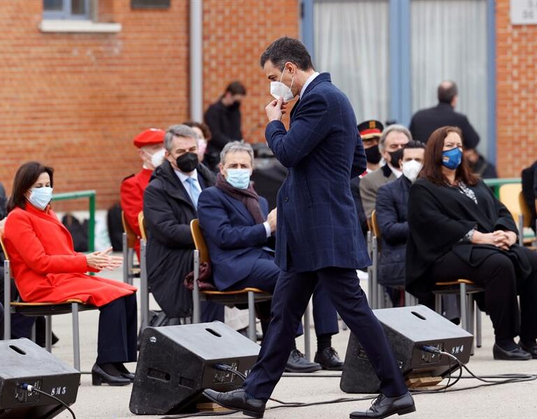 El reproche de la AVT a la cara de Sánchez: "Esas armas son las que han empuñado los que cada viernes acercas a sus casas"