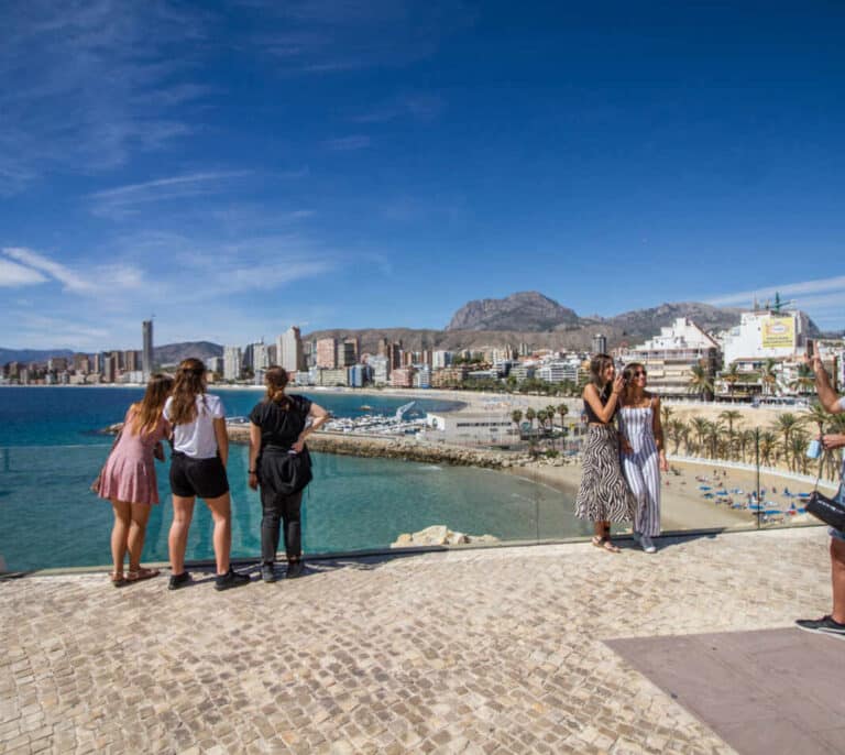 El turismo no volverá a hacer su agosto hasta el verano de 2023