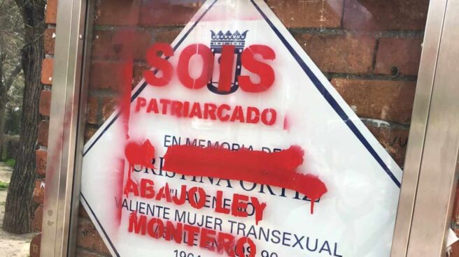 Placa de La Veneno en el Parque del Oeste, vandalizada con el mensaje "sois patriarcado, abajo Ley Montero"