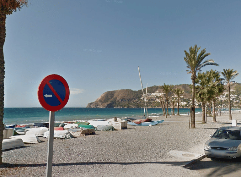 Unos niños que jugaban en la playa encuentran 17 kilos de hachís en un bidón