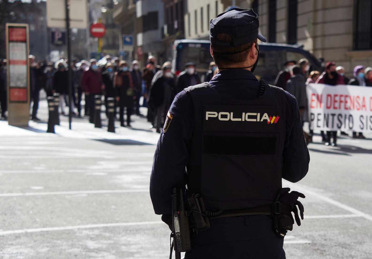 Un agente de la Policía Nacional, durante un servicio durante la pandemia.