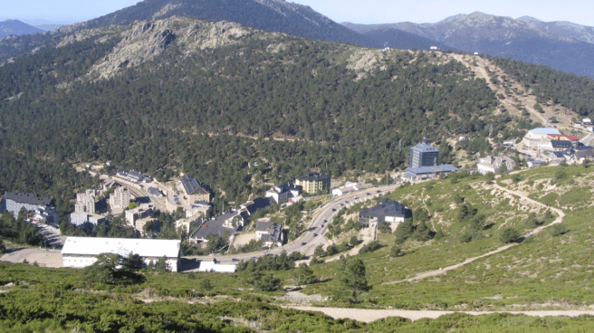 Vista aérea del Puerto de Navacerrada desde las inmediaciones de la Bola del Mundo.