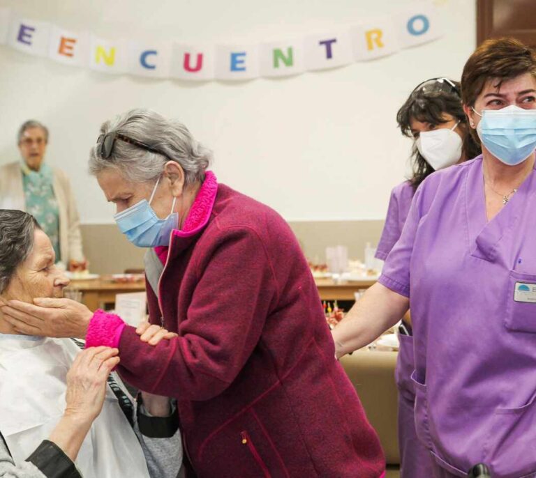 Un año de Covid en las residencias: 29.565 fallecidos y 270.000 vacunados