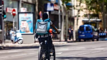 Deliveroo se estrena en bolsa con una caída del 30% en sus acciones