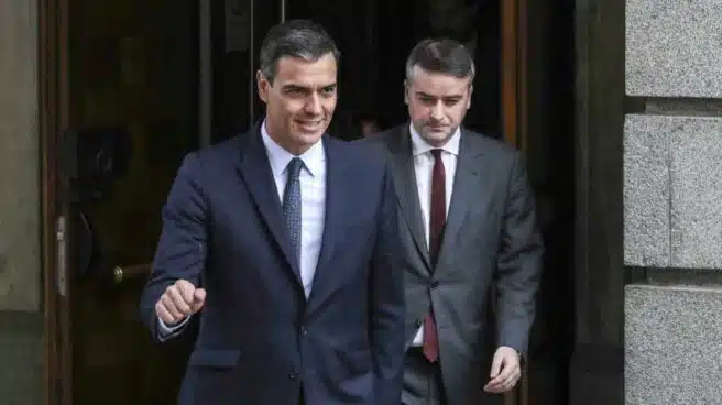 Sánchez y Redondo asaltan el partido en Madrid para controlar la campaña electoral