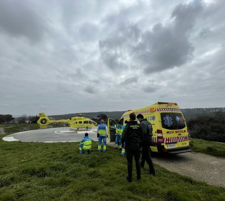 Un bombero jubilado salva la vida a una niña de dos años que se ahogaba en una piscina