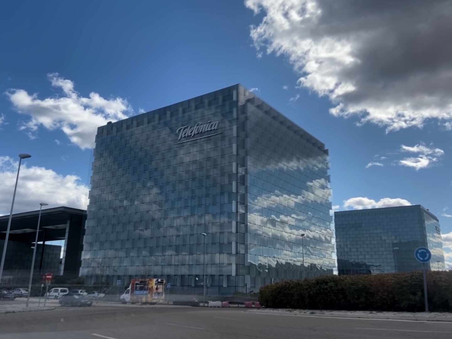 Edificio donde se encuentra la sede de Telefónica ubicada en Ronda de la comunicación, Madrid