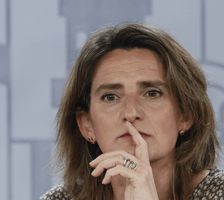 Ribera estudia retirar el hachazo fiscal de 2.600 millones de euros a las eléctricas