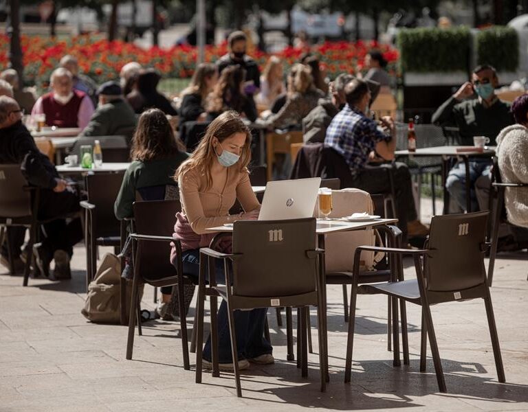 La C. Valenciana prevé quitar el toque de queda el lunes 7 y empezar a reabrir el ocio nocturno