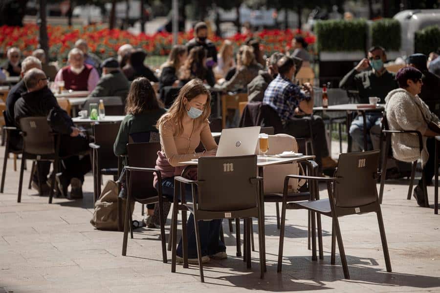 Una terraza prácticamente llena en Valencia el pasado 9 de marzo.