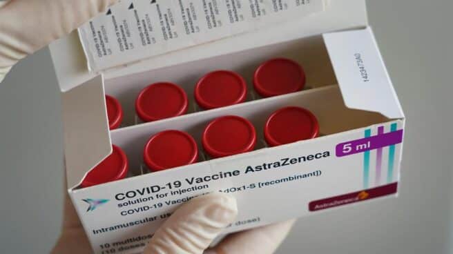 Vacunas de AstraZeneca en una caja