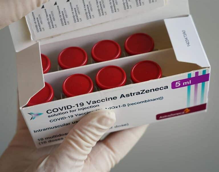 España paraliza durante 15 días la vacunación con AstraZeneca