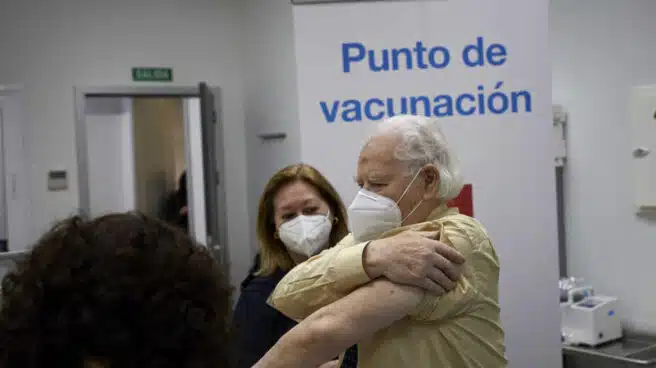 Las primeras 48 horas de vacunación a mayores en Madrid: "Solo conseguíamos citar al 15% de las llamadas"