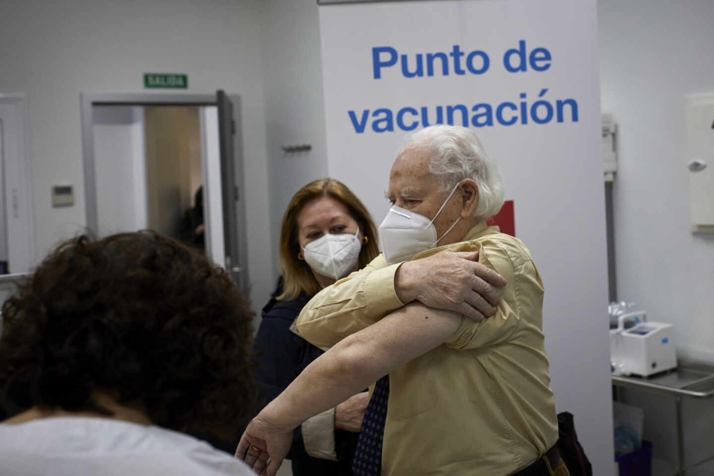 Las primeras 48 horas de vacunación a mayores en Madrid: "Solo conseguíamos citar al 15% de las llamadas"
