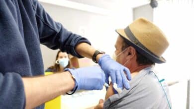 Cataluña abre la vacunación masiva para la franja de 60 a 65 años con AstraZeneca