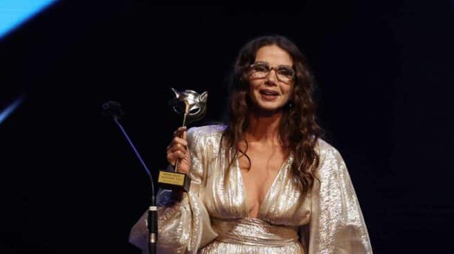 La actriz Victoria Abril tras recibir el "Premio Feroz de Honor 2021"