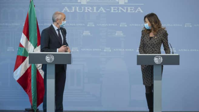 El vicelehendakari, Josu Erkoreka junto a la consejera de Autogobierno, Olatz Garamendi.