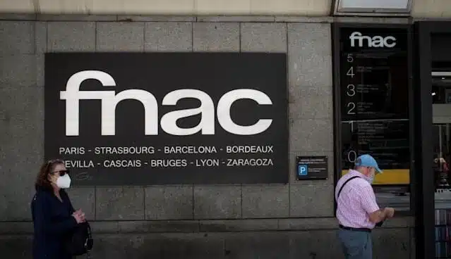 Un "error tipográfico" obliga a FNAC a entregar móviles de 699 euros a 124