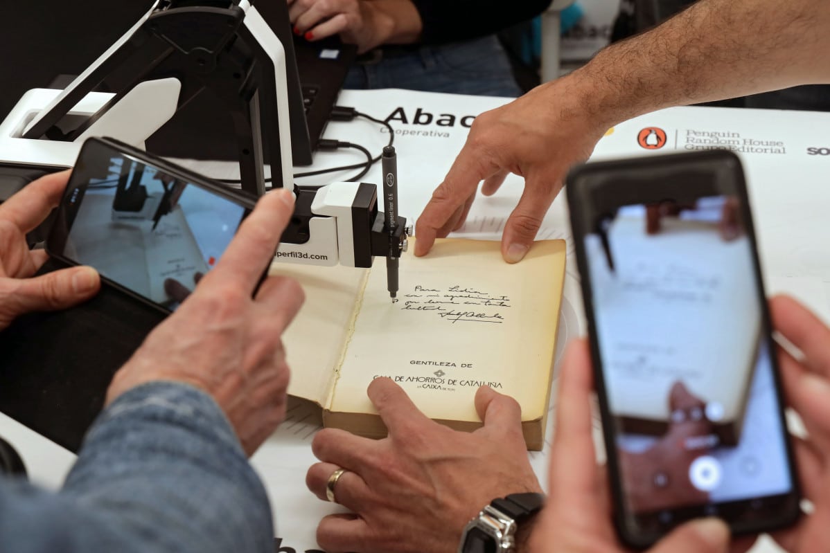 Así es la nueva forma de firmar y dedicar un libro en Sant Jordi 2021