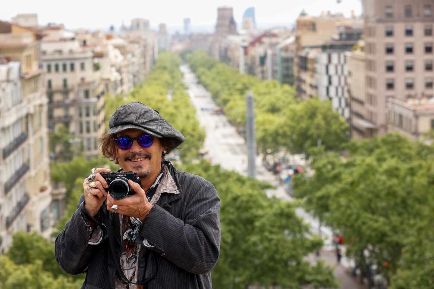 Johnny Depp, feliz de estar en Barcelona, "la ciudad donde está el Guernica"