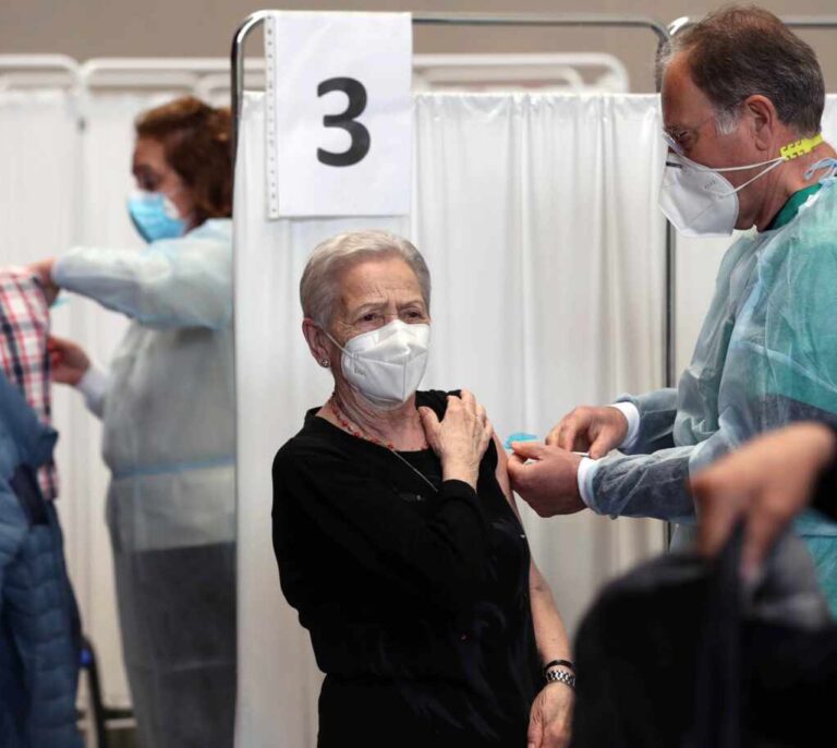 España registra 6.623 nuevos casos y 128 muertes más