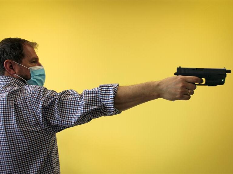 Así es la pistola inteligente que sólo puede utilizar el agente autorizado