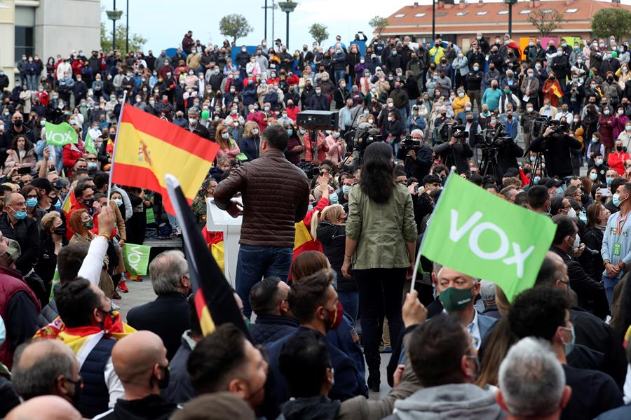 Elecciones 4-M: Abascal y Monasterio en el mitin de Vox en Fuenlabrada.