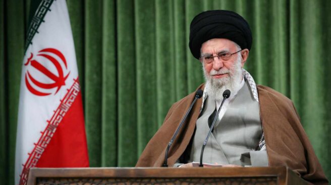 La guerra entre bambalinas entre Irán e Irán, en un momento crítico El ayatolá iraní, Ali Jamenei, en una comparecencia ante los medios