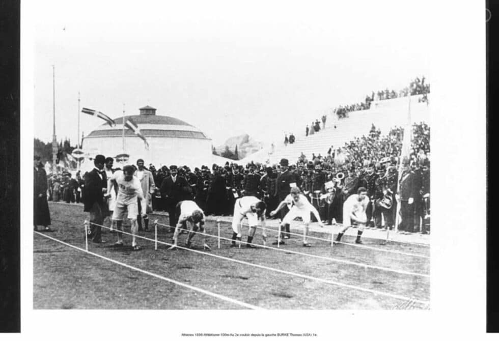 Los participantes de la prueba de 100 metros, ganada por el estadounidense Thomas Burke