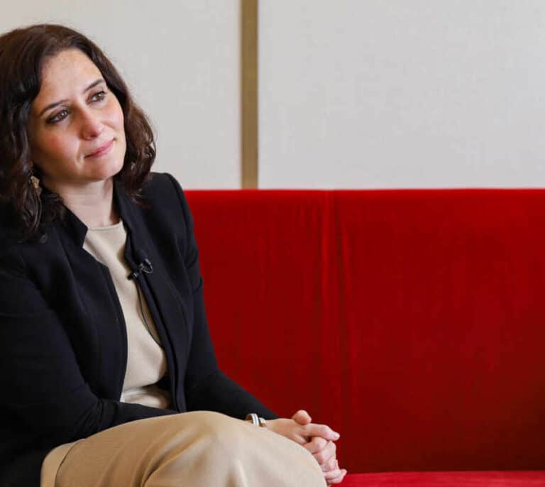 "¿Un restaurante? 'Lakasa'; ¿un libro? 'Desertores'...": el test más personal de Isabel Díaz Ayuso