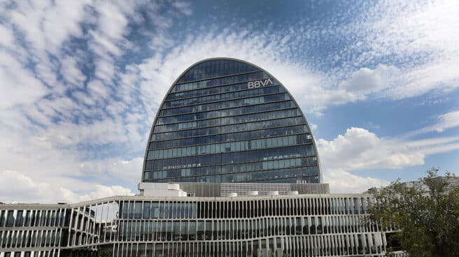 La entidad prevé recuperar el dividendo tras lograr un beneficio de 1.200 millones La Vela, el edificio corporativo de BBVA