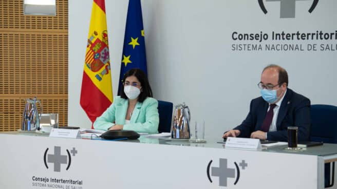 consejo interterritorial La ministra de Sanidad, Carolina Darias, y el ministro de Política Territorial, Miquel Iceta, en el Consejo Interterritorial.