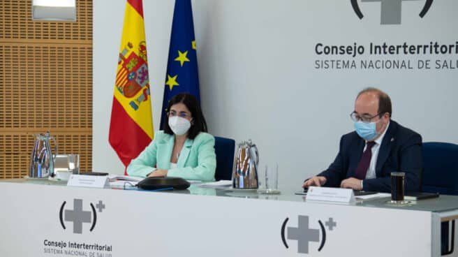 La ministra de Sanidad, Carolina Darias, y el ministro de Política Territorial, Miquel Iceta, en el Consejo Interterritorial.